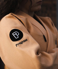 Lade das Bild in den Galerie-Viewer, Kimono BJJ (GI) Fortschritt Damen M6 Mark 6-Pfirsich