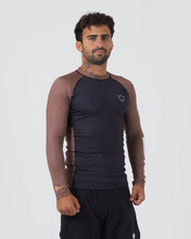 Lade das Bild in den Galerie-Viewer, Rashguard Kingz Ranked Performance V2 Long Sleeve - Braun