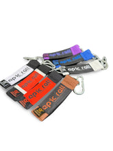 Lade das Bild in den Galerie-Viewer, Schlüsselanschlüsse "Absolventen" epische Rolle