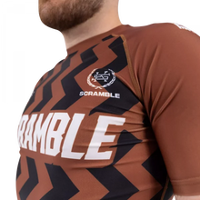 Lade das Bild in den Galerie-Viewer, Scramble Ranked Rashguard V5- Braun