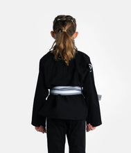 Lade das Bild in den Galerie-Viewer, Kimono BJJ (GI) Fortschritt Kinder Die Akademie- Schwarzweiß Cinturon inklusive