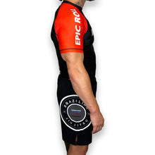 Lade das Bild in den Galerie-Viewer, Meistens friedliche Hautausschlagwache