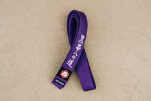 Load image into Gallery viewer, Cinturón Kanji "El camino hacia el cinturón negro" - Morado - StockBJJ