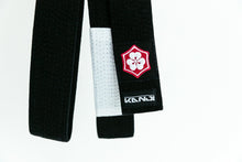 Load image into Gallery viewer, Cinturón Kanji "Original" - Negro con barra Blanca - StockBJJ