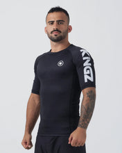 Lade das Bild in den Galerie-Viewer, Rashguard Kingz Kore V2 Kurzarmschwarz