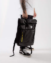 Lade das Bild in den Galerie-Viewer, Kingz Roll Top Training Rucksack