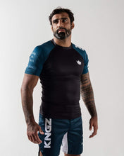 Lade das Bild in den Galerie-Viewer, Rashguard Kingz Born To Rule Short Sleeve