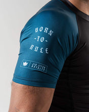 Lade das Bild in den Galerie-Viewer, Rashguard Kingz Born To Rule Short Sleeve