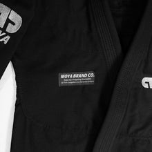 Lade das Bild in den Galerie-Viewer, Kimono BJJ (GI) Moya Brand Comp Air 24- Schwarz
