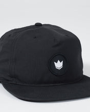 Lade das Bild in den Galerie-Viewer, Crown Patch 5-Panel Strapback Hat - Black
