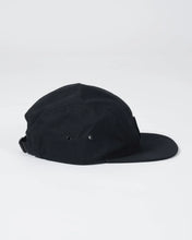 Lade das Bild in den Galerie-Viewer, Crown Patch Strapback Hat - Black
