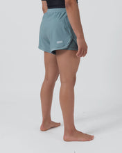 Lade das Bild in den Galerie-Viewer, Hybrid Women´s Shorts- Sage
