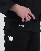 Lade das Bild in den Galerie-Viewer, Kimono BJJ (GI) Kingz Kore V2 Women&#39;s -Negro -White Belt inklusive
