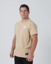 Lade das Bild in den Galerie-Viewer, Kingz Kore-Tan T-Shirt
