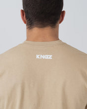 Lade das Bild in den Galerie-Viewer, Kingz Kore-Tan T-Shirt
