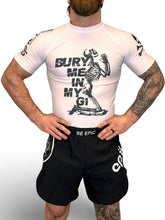 Lade das Bild in den Galerie-Viewer, Bury Me In My GI Rash Guard
