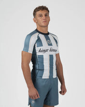 Lade das Bild in den Galerie-Viewer, Vintage Futebol Rashguard
