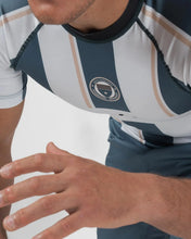 Lade das Bild in den Galerie-Viewer, Vintage Futebol Rashguard
