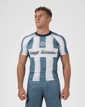 Lade das Bild in den Galerie-Viewer, Vintage Futebol Rashguard
