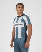 Lade das Bild in den Galerie-Viewer, Vintage Futebol Rashguard
