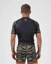 Lade das Bild in den Galerie-Viewer, Always Hunting Rashguard
