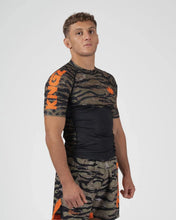 Lade das Bild in den Galerie-Viewer, Always Hunting Rashguard
