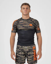 Lade das Bild in den Galerie-Viewer, Always Hunting Rashguard
