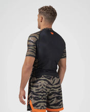 Lade das Bild in den Galerie-Viewer, Always Hunting Rashguard
