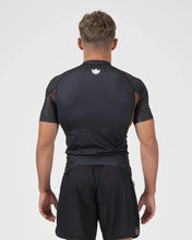 Lade das Bild in den Galerie-Viewer, Rashguard Kingz Ranked Performance V3 Short Sleeve - Braun
