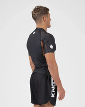 Lade das Bild in den Galerie-Viewer, Rashguard Kingz Ranked Performance V3 Short Sleeve - Braun
