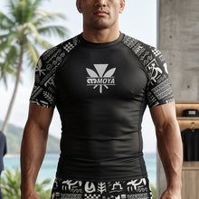 Lade das Bild in den Galerie-Viewer, Mohi Koa Black SS Rashguard
