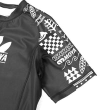 Lade das Bild in den Galerie-Viewer, Mohi Koa Black SS Rashguard
