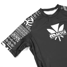Lade das Bild in den Galerie-Viewer, Mohi Koa Black SS Rashguard
