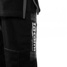 Load image into Gallery viewer, Tatami Nova + Plus BJJ Gi - Negro - CINTURÓN BLANCO INCLUIDO - StockBJJ
