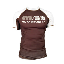 Lade das Bild in den Galerie-Viewer, Moya Brand Rashguard Scuderia III Manga Corta - Marrón - StockBJJ
