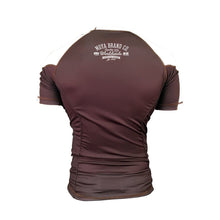 Lade das Bild in den Galerie-Viewer, Moya Brand Rashguard Scuderia III Manga Corta - Marrón - StockBJJ
