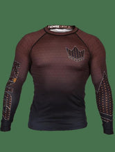 Lade das Bild in den Galerie-Viewer, Kingz Crown 3.0 Ranked Rash Guard- Marrón - StockBJJ
