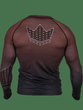 Lade das Bild in den Galerie-Viewer, Kingz Crown 3.0 Ranked Rash Guard- Marrón - StockBJJ
