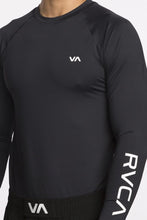 Lade das Bild in den Galerie-Viewer, Camiseta de compresión VA Sport de manga larga RVCA - StockBJJ

