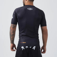 Load image into Gallery viewer, Maeda Tori s/s rashguard
