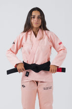 Lade das Bild in den Galerie-Viewer, Kimono BJJ (GI) Maeda Red Label 3.0 Pfirsich für Frauen - Weißer Gürtel enthalten
