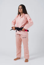 Lade das Bild in den Galerie-Viewer, Kimono BJJ (GI) Maeda Red Label 3.0 Pfirsich für Frauen - Weißer Gürtel enthalten
