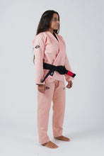 Lade das Bild in den Galerie-Viewer, Kimono BJJ (GI) Maeda Red Label 3.0 Pfirsich für Frauen - Weißer Gürtel enthalten
