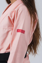 Lade das Bild in den Galerie-Viewer, Kimono BJJ (GI) Maeda Red Label 3.0 Pfirsich für Frauen - Weißer Gürtel enthalten
