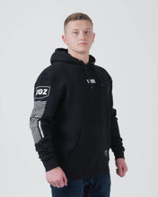 Lade das Bild in den Galerie-Viewer, Kingz Slant Bar Pullover Hoodie- schwarz
