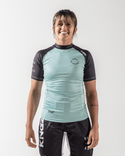 Lade das Bild in den Galerie-Viewer, Rashguard Kingz geboren, um Frauen Shorts Ärmeln bläulich zu regieren
