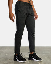 Lade das Bild in den Galerie-Viewer, C -bare Hosen von RVCA -Black
